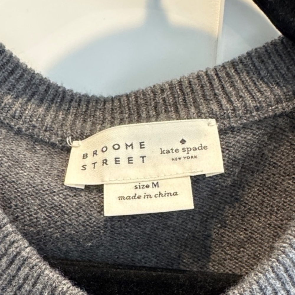 Kate Spade Gray Knit Sweater Size Medium Kissy Face - Picture 2 of 5